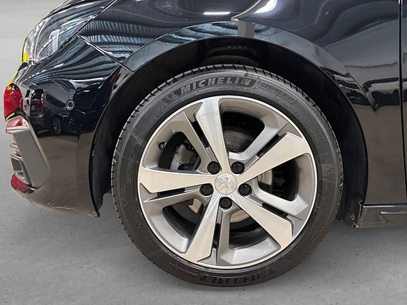 Peugeot 308 8 of 26