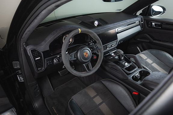 Porsche Cayenne Turbo GT 12 of 20