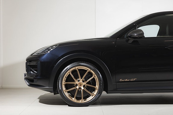 Porsche Cayenne Turbo GT 3 of 5