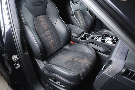 Porsche Cayenne Turbo GT 16 of 20
