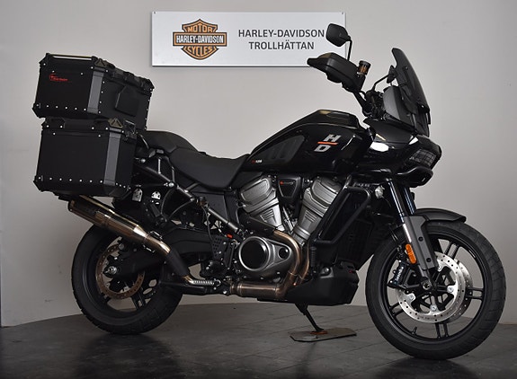 Harley-Davidson PAN AMERICA 1250 MED VÄSKOR / CRASHBAR / HIGHWAY PEGS / VANCE & HINES