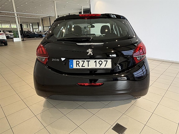 Peugeot 208 3 of 8