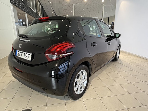 Peugeot 208 4 of 8
