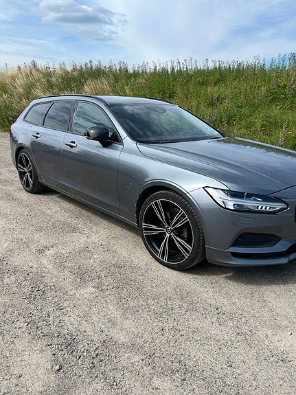 Volvo V90 2 of 5
