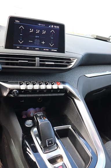 Peugeot 3008 8 of 18