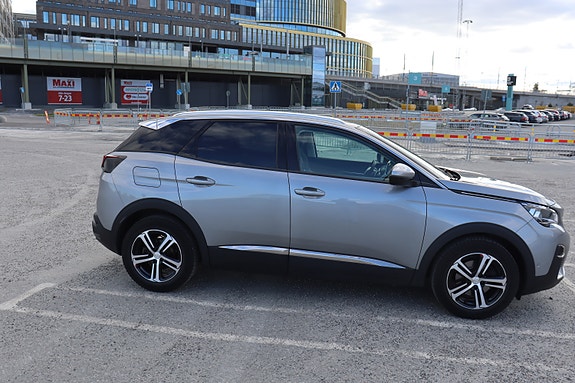 Peugeot 3008 4 of 18
