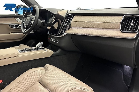 Volvo XC90 4 of 23