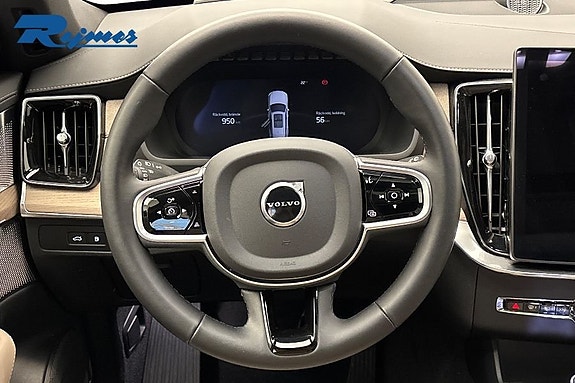 Volvo XC90 8 of 23