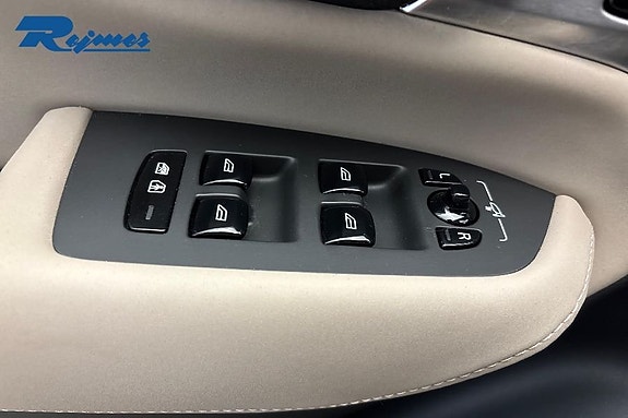 Volvo XC90 15 of 23