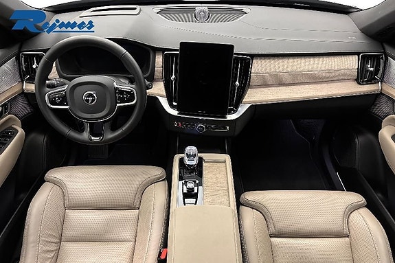 Volvo XC90 5 of 23