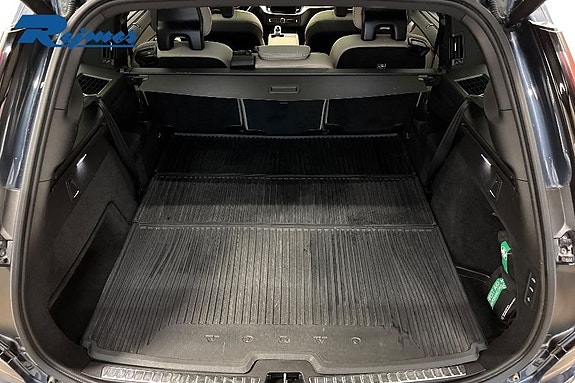 Volvo XC90 11 of 23