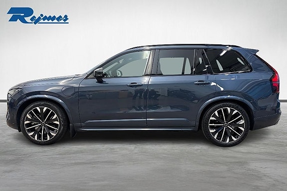 Volvo XC90 2 of 23