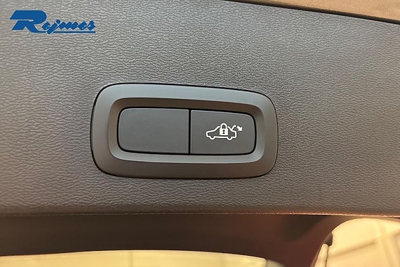 Volvo XC40 18 of 19