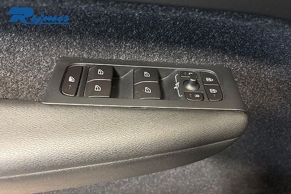 Volvo XC40 17 of 19