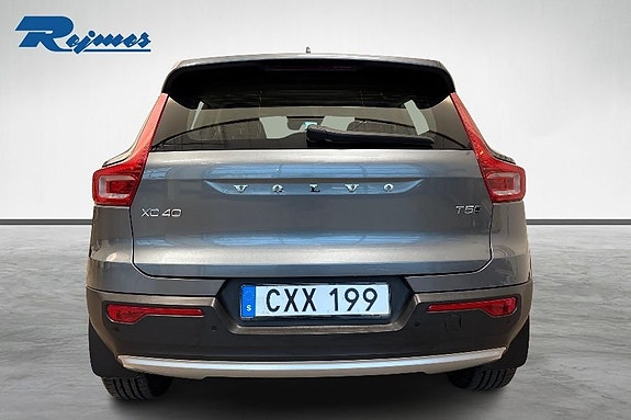 Volvo XC40 5 of 19