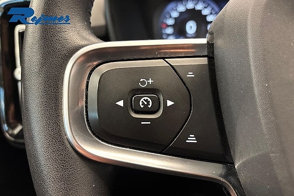 Volvo XC40 15 of 19