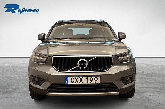 Volvo XC40 4 of 19