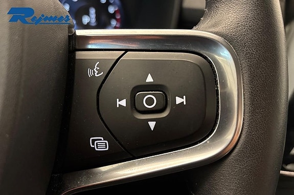 Volvo XC40 16 of 19