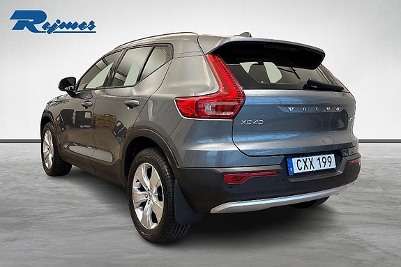 Volvo XC40 3 of 19