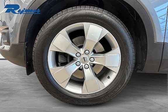 Volvo XC40 9 of 19