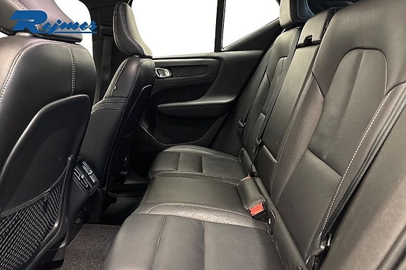 Volvo XC40 8 of 19