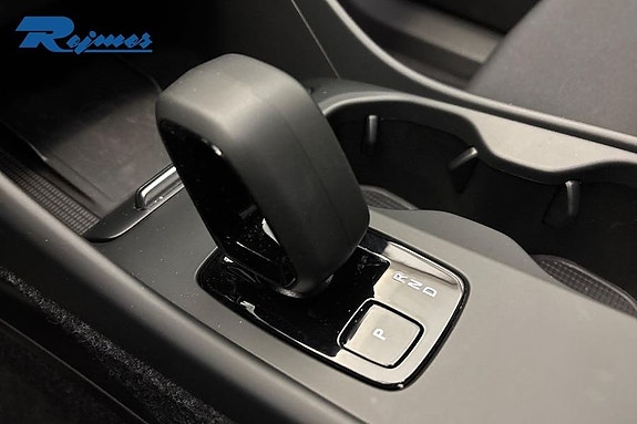 Volvo EX40 16 of 24