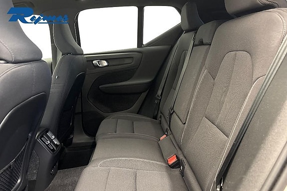 Volvo EX40 8 of 24