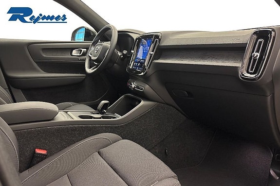 Volvo EX40 6 of 24