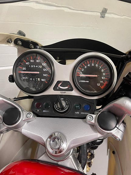 Yamaha TZR125 3 of 4