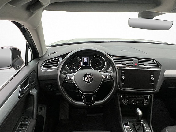 Volkswagen Tiguan 14 of 30
