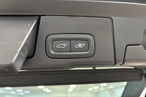 Volvo XC60 11 of 14