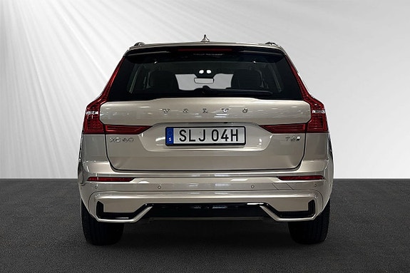 Volvo XC60 2 of 14