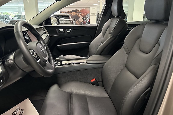 Volvo XC60 12 of 14