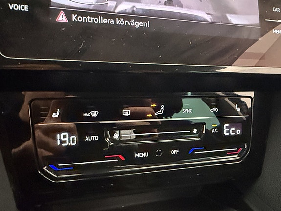 Volkswagen Passat 26 of 30