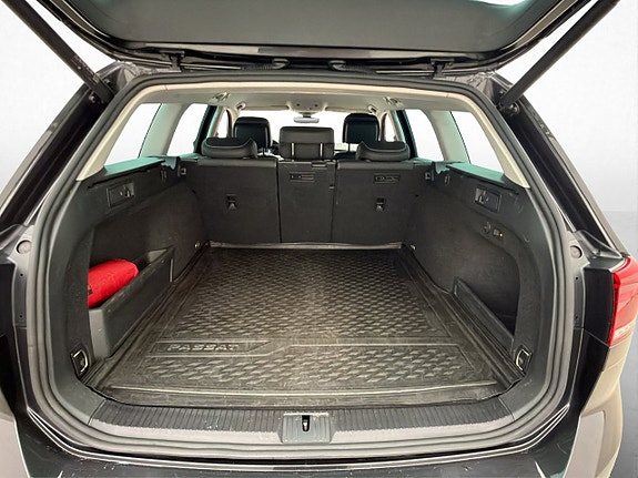 Volkswagen Passat 30 of 30