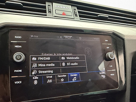 Volkswagen Passat 22 of 30