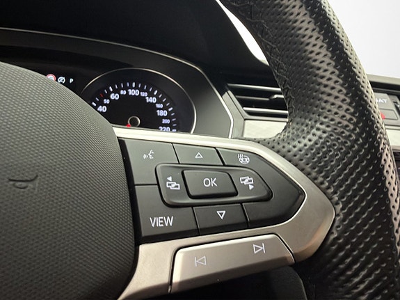 Volkswagen Passat 18 of 30