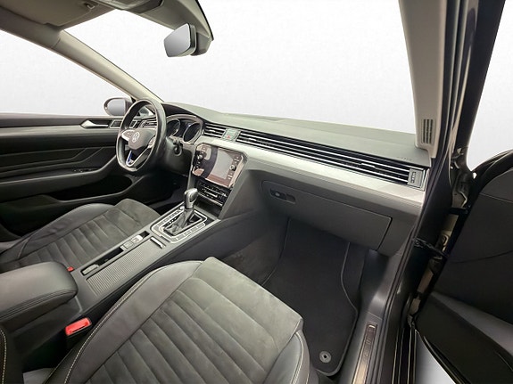 Volkswagen Passat 27 of 30