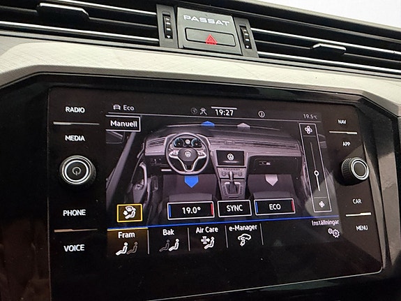 Volkswagen Passat 24 of 30