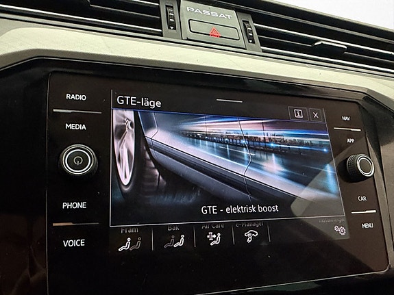 Volkswagen Passat 23 of 30