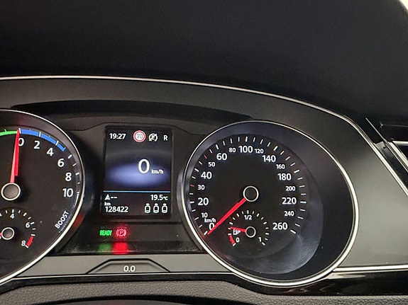 Volkswagen Passat 17 of 30