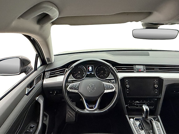 Volkswagen Passat 14 of 30