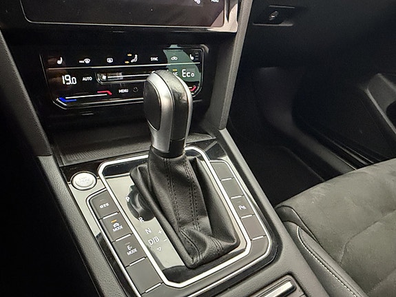 Volkswagen Passat 25 of 30