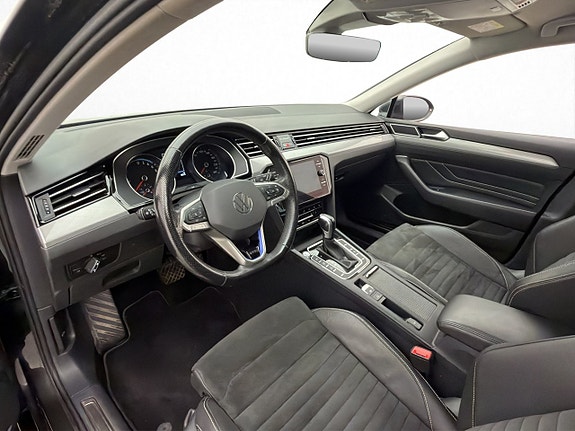 Volkswagen Passat 11 of 30