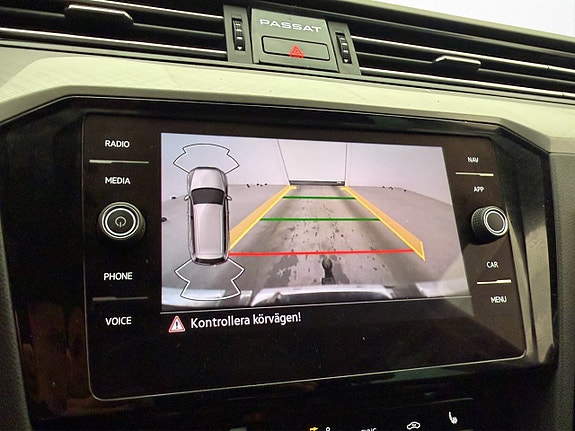 Volkswagen Passat 19 of 30