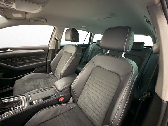 Volkswagen Passat 12 of 30