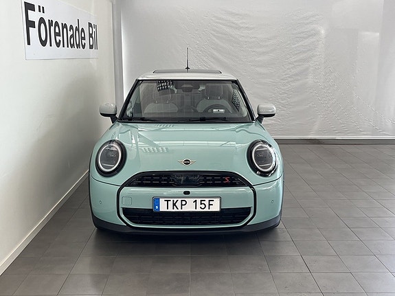 MINI Cooper S 3 of 5