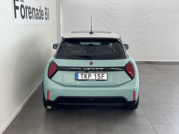 MINI Cooper S 16 of 18