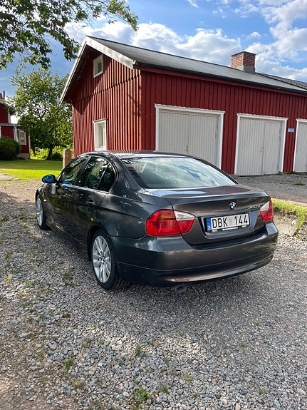 BMW 320d 4 of 4