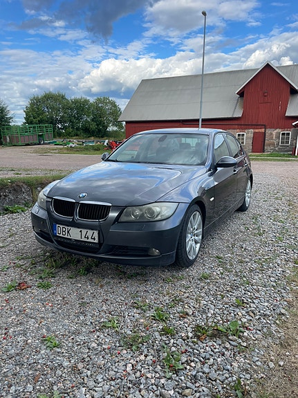 BMW 320d 2 of 4